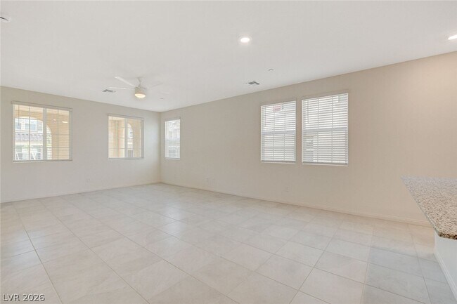 Building Photo - 2615 Esposende St