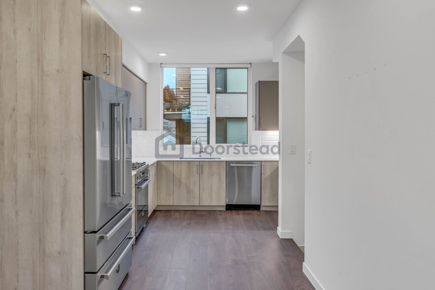 Building Photo - 6309 9th Ave NE