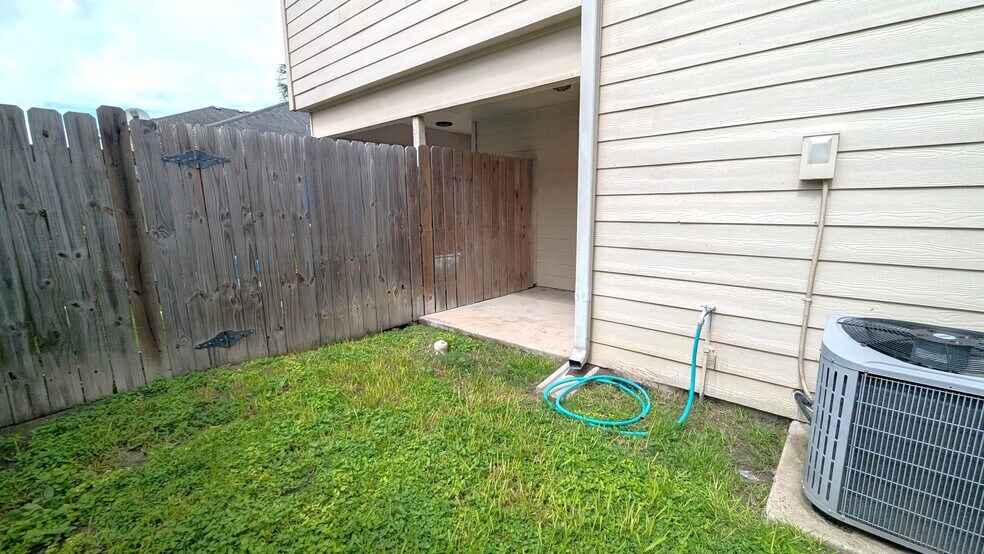 Building Photo - 701 Sonesta Ct
