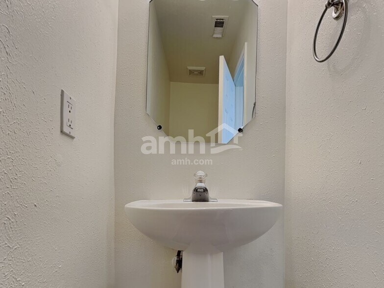 Building Photo - 31106 Perlican Dr