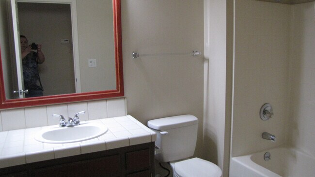 Building Photo - Home for Rent with Solar North Bakersfield