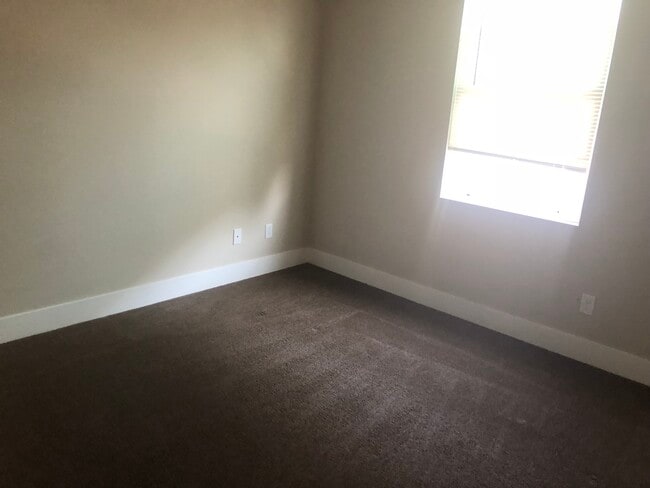 Building Photo - 28 Lipton Way