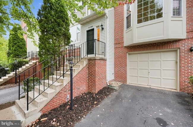 Building Photo - 21588 Bankbarn Terrace