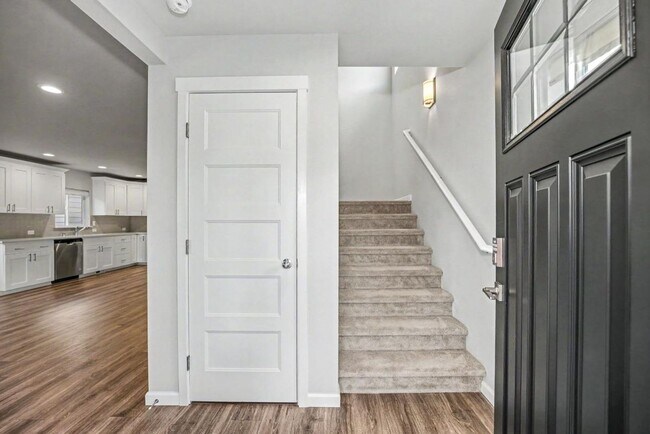 Building Photo - Modern Yelm Home Built in 2023, Walk-In Closets, Deep Storage & Neighborhood Park!