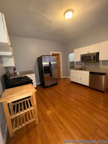 Building Photo - 52 Harvest St