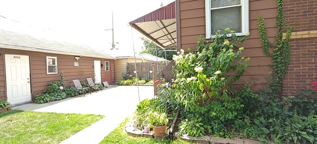 Building Photo - 4222 N Laramie Ave