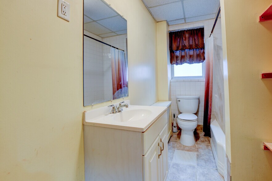 Building Photo - 71 Carmer Ave