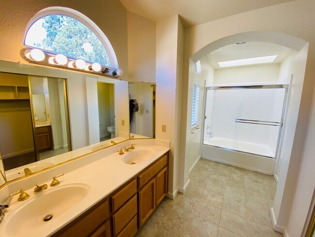 Building Photo - Laguna Home on Quiet Cul-De-Sac