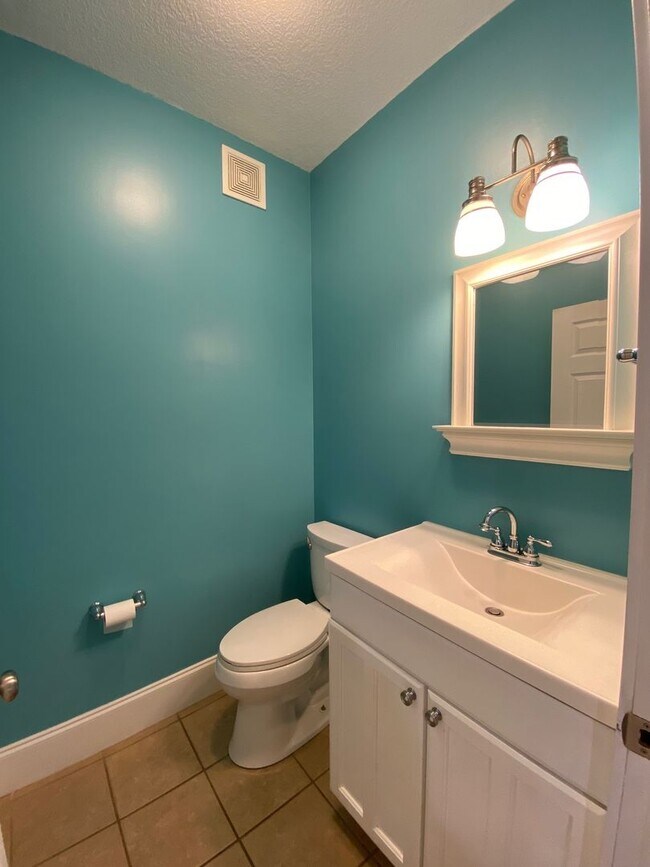 Building Photo - West AVL - Modern Craftsman Style 3 Bedroom