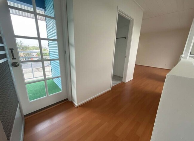 Building Photo - 915 Broadway St