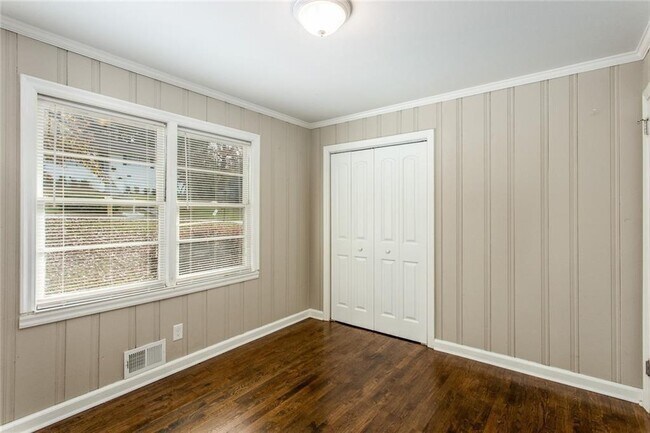 Building Photo - 2720 Stonecreek Rd