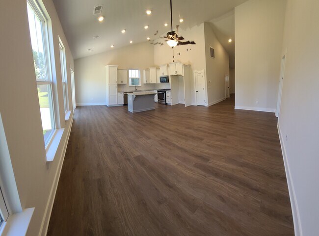 Building Photo - 726 Judah Dr