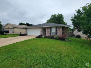 Building Photo - 1803 Ascot Ln
