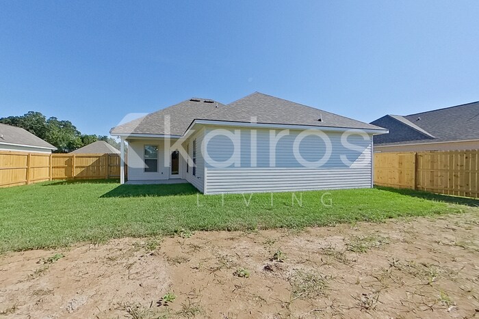 Building Photo - 114 Rainfall Ln