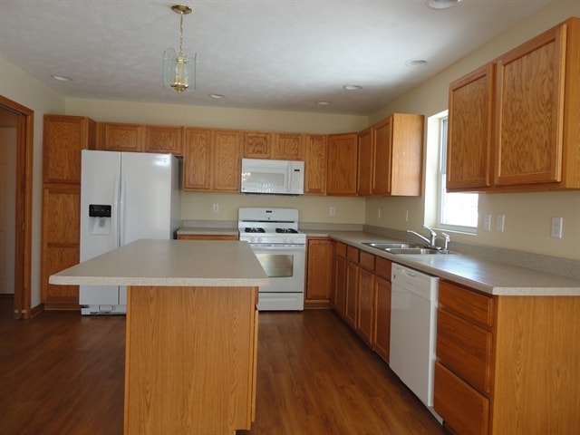 Building Photo - 200 Staffordshire Dr NE