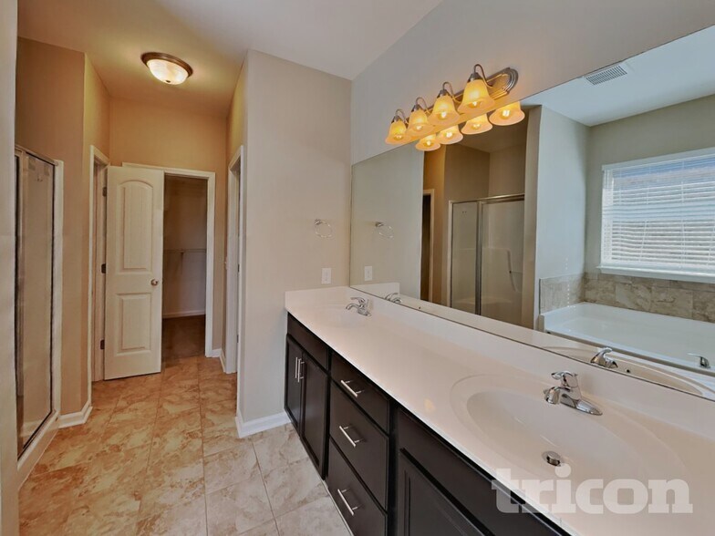 Building Photo - 1080 Paddock Park Cir