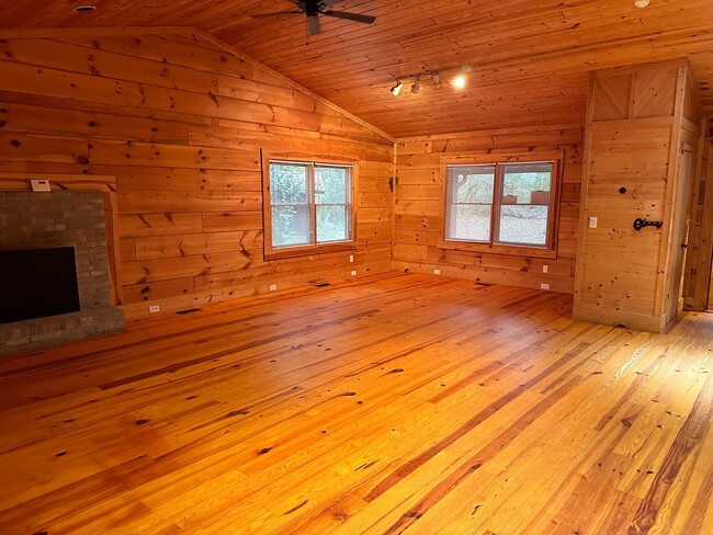 Building Photo - Secluded 1 Bedroom Cabin in Belmont!