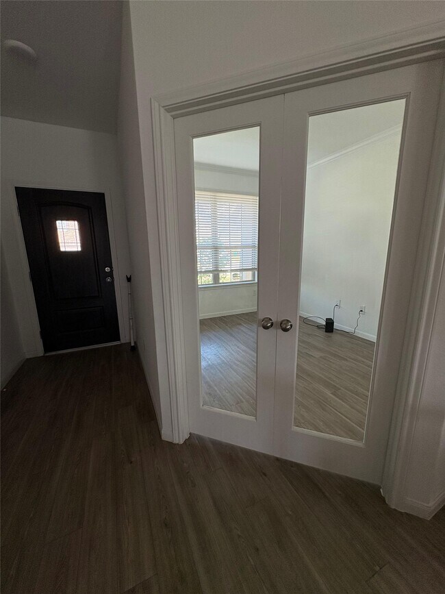 Building Photo - 1309 Grass Bnd Dr