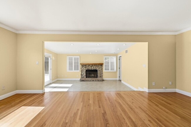 Building Photo - 1677 Sandos St