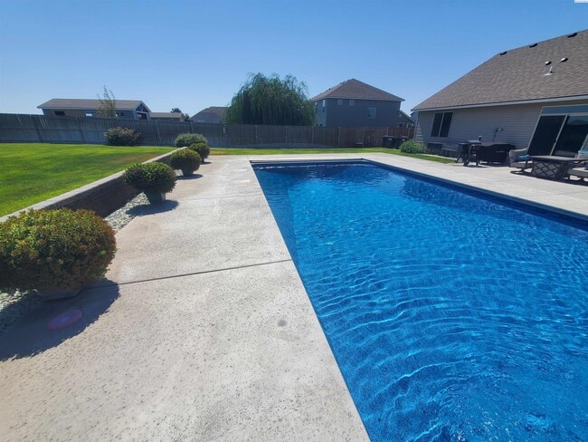 Building Photo - FOR RENT: West Pasco with heated inground ...