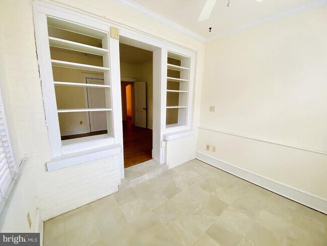 Building Photo - 1505 Delaware Ave