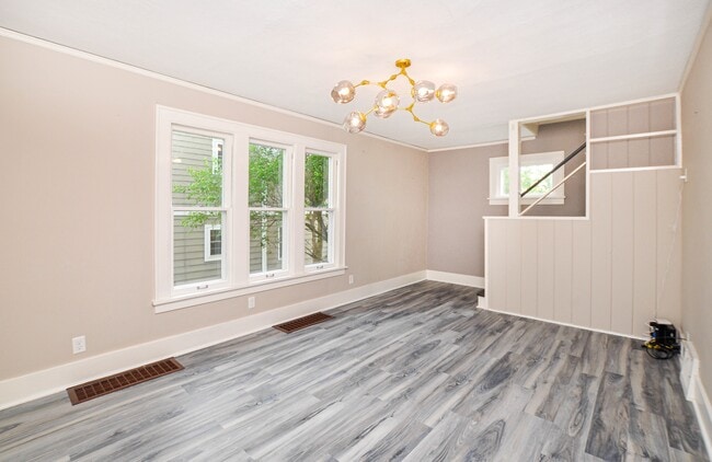Building Photo - 408 15th Ave SW
