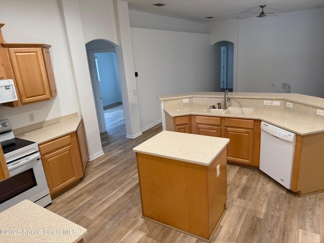 Building Photo - 1427 Grand Isle Blvd