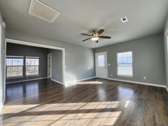 Building Photo - 7642 SW Regional Airport Blvd