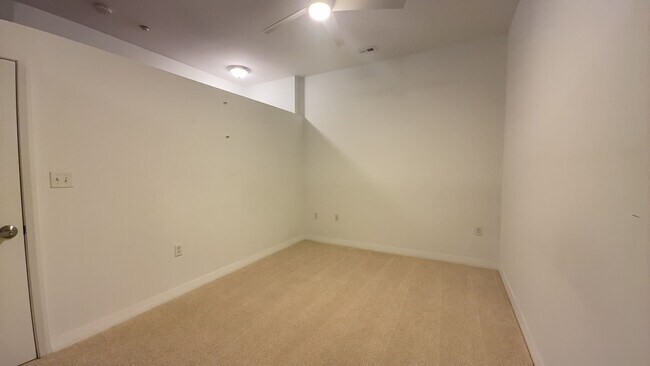 Building Photo - 450 W Princess Anne Rd