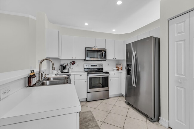 Building Photo - 1579 Banyan Way