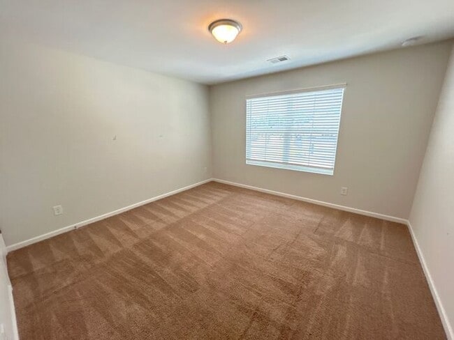 Building Photo - 424 Keeble Dr
