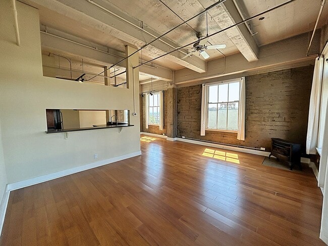 Building Photo - Perkins Building One Bedroom w/ Dedicated ...
