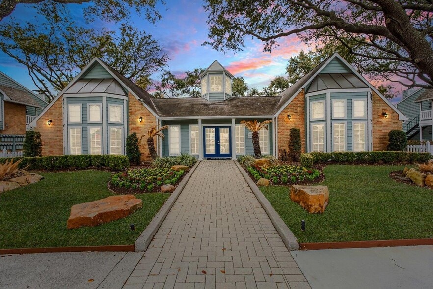 Building Photo - Oaks at Greenview