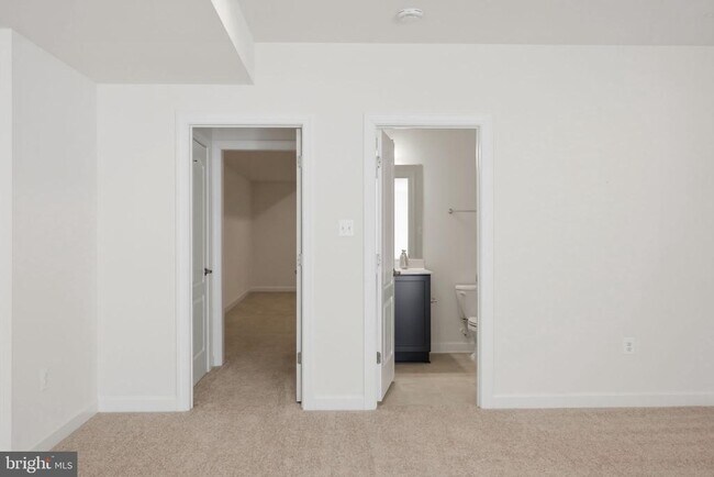 Building Photo - 301 Kingdom Dr