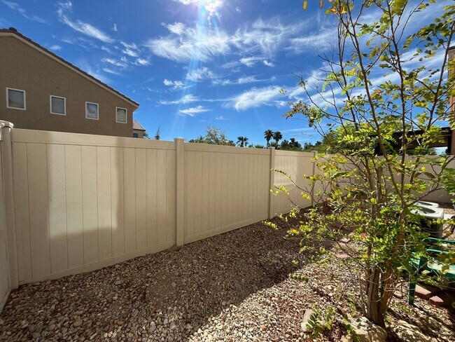 Building Photo - 8988 Winchester Ridge St