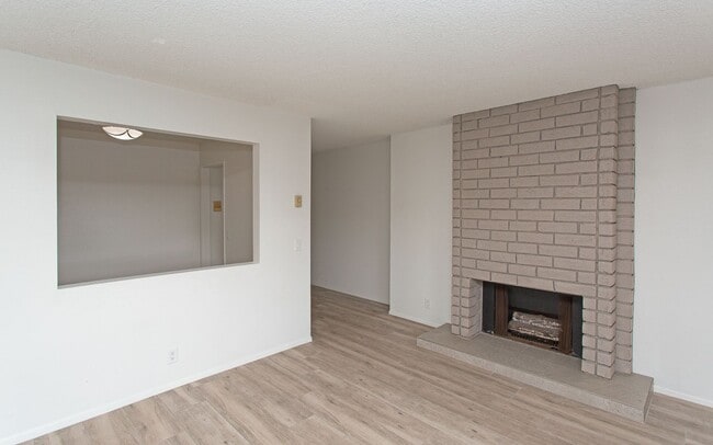 Building Photo - Condo on Beautiful Carlsbad Lagoon!!