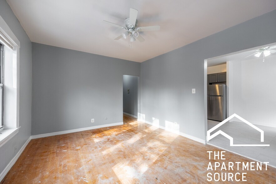 Building Photo - 1319 W Estes Ave