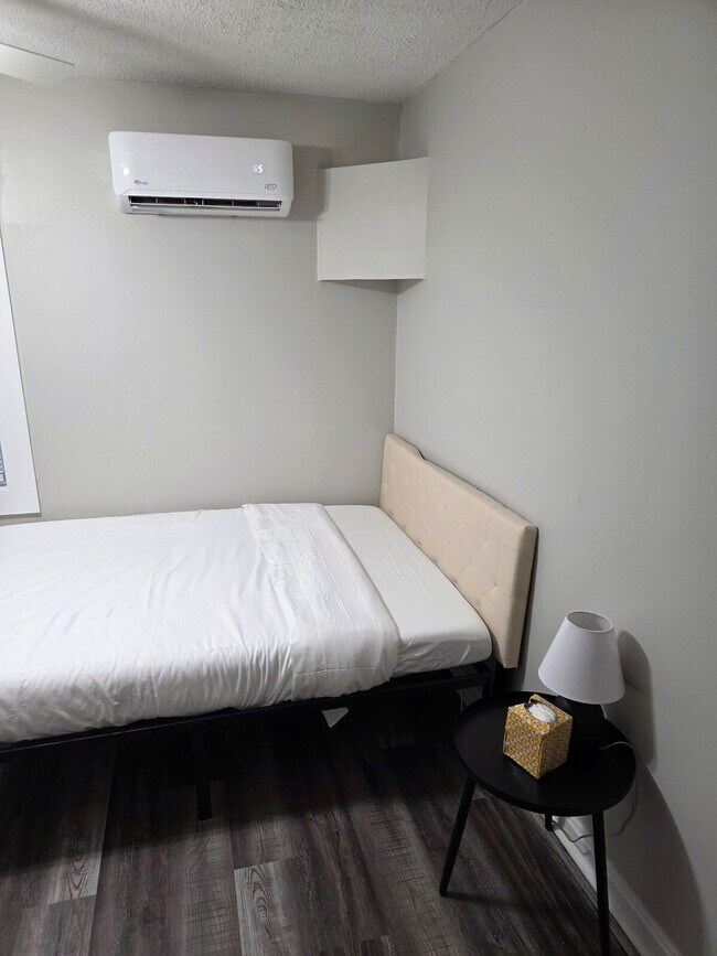 Building Photo - 128 Forest St