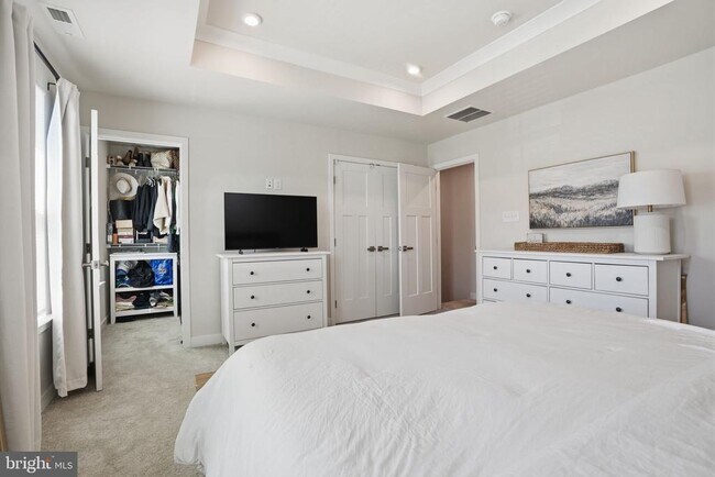 Building Photo - 60 Pratt Ln