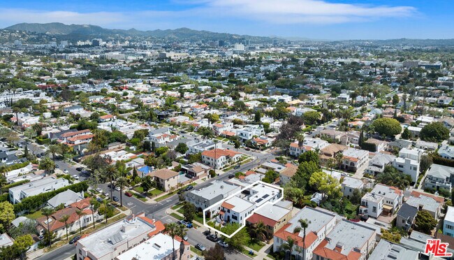 Building Photo - 458 N Sierra Bonita Ave