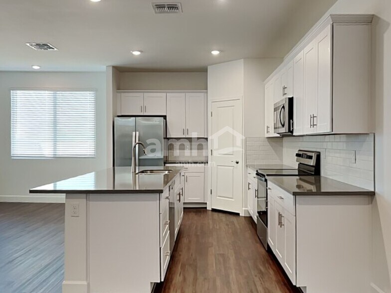 Building Photo - 6060 W Paseo Hilario