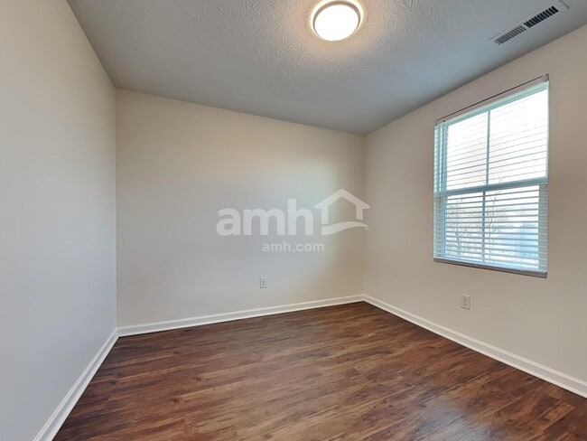 Building Photo - 5670 Julia Kate Dr