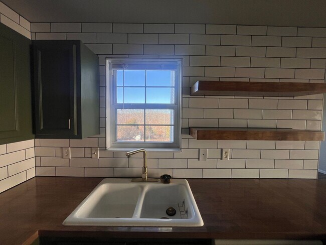 Building Photo - 16785 Huntington Ln