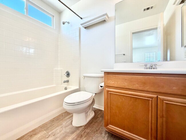 Building Photo - Spacious 3 Bedroom Home with Loft, Large Backyard & 2 Car Garage