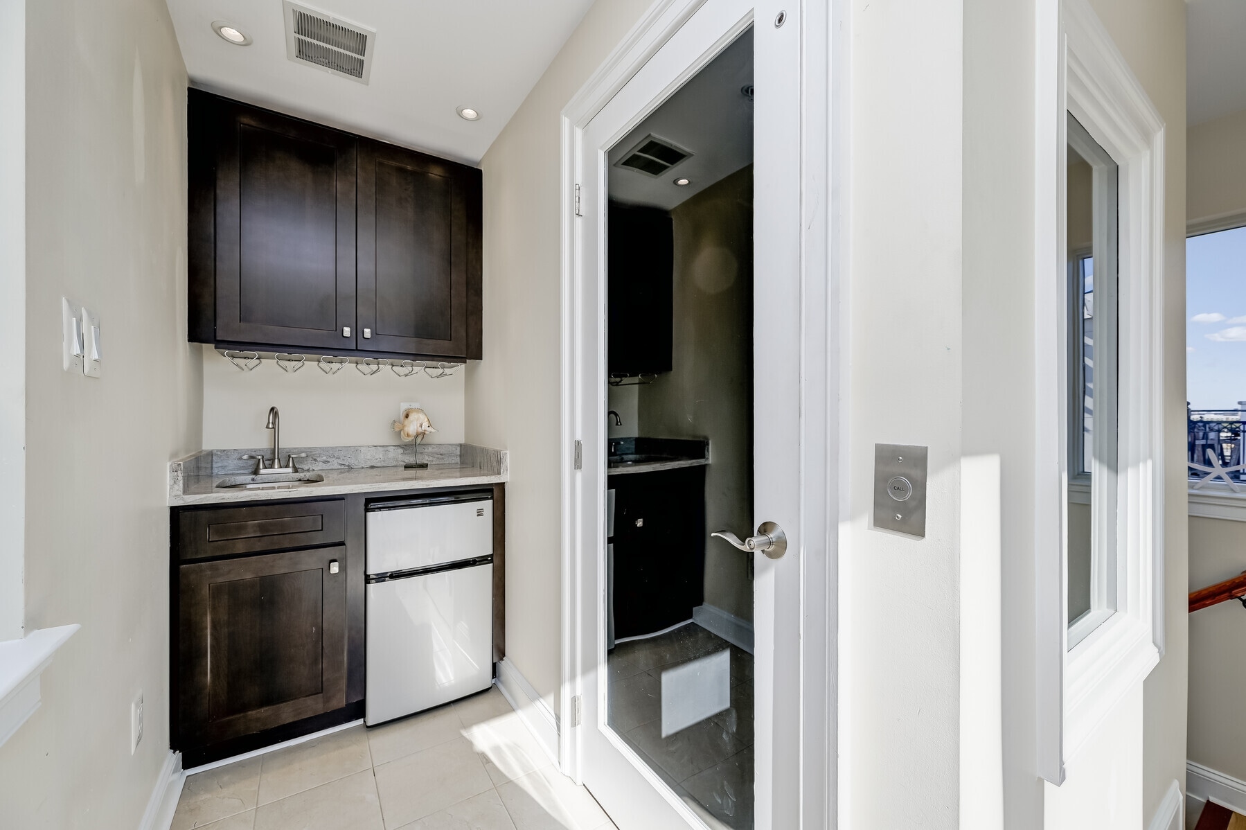 Building Photo - 621 Ponte Villas N