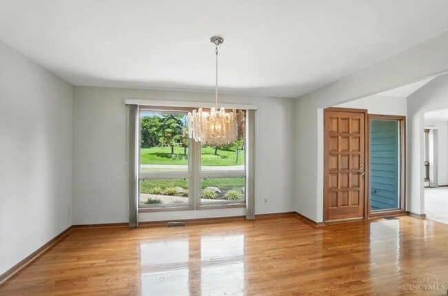 Building Photo - Luxury, Privacy, and Convenience All in One!