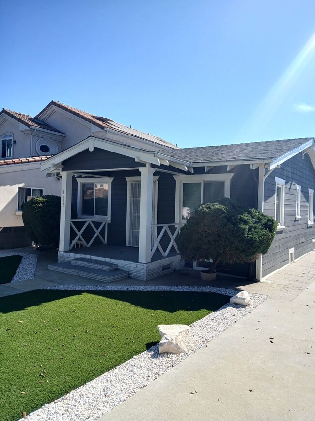 Building Photo - Charming Front House in Harbor City!