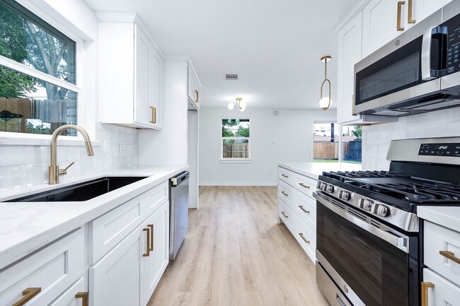 Building Photo - 5730 Alvarado Dr