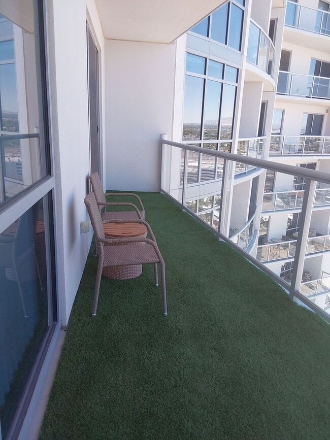 Building Photo - Stunningly Remodeled Studio High-Rise Unit...