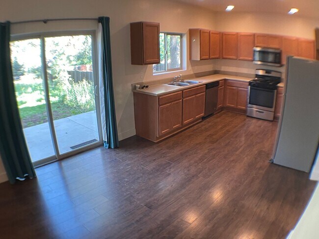 Building Photo - Spacious 3-Bedroom Home in Serene Mountain...